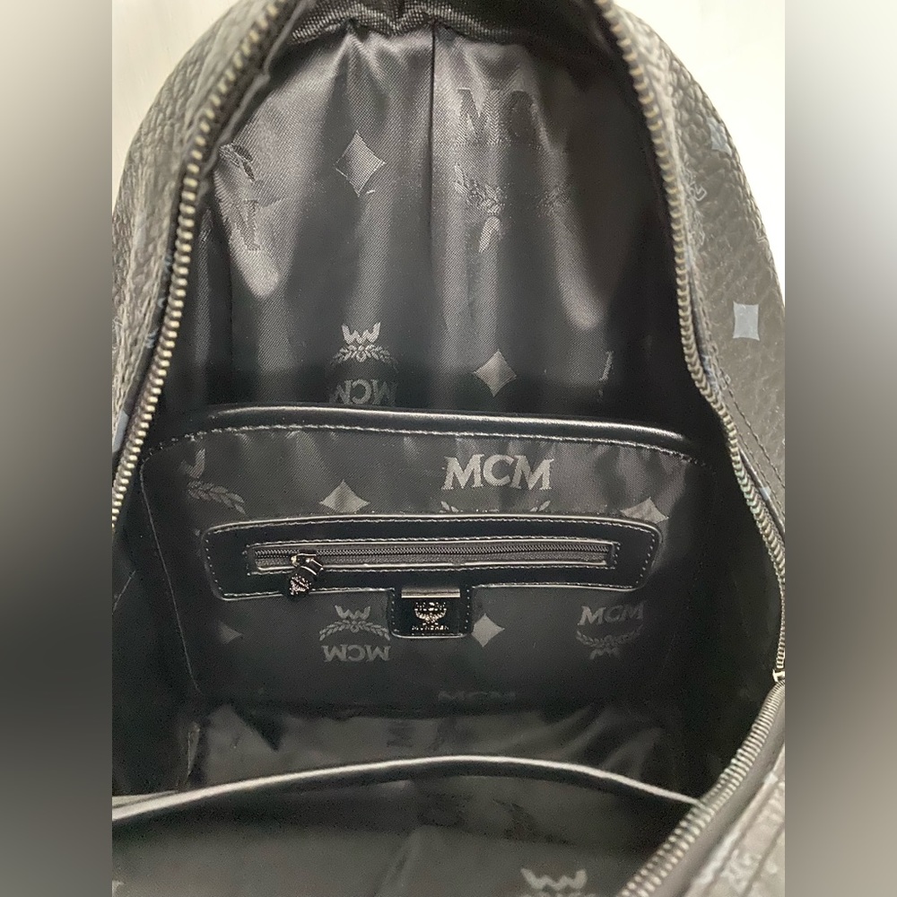 Good condition backpack - Picture 2 of 4